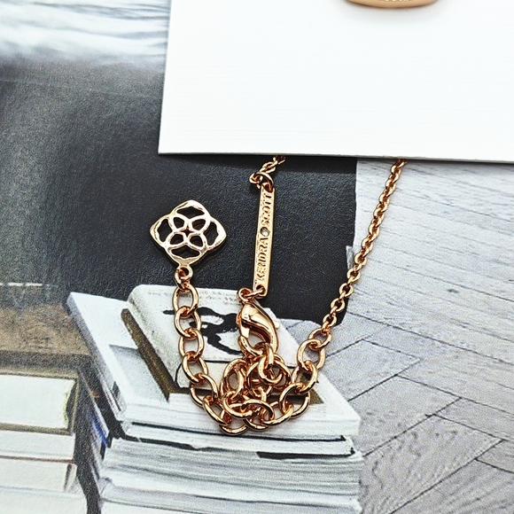 Kendra Scott rose Gold Necklace - Picture 3 of 4